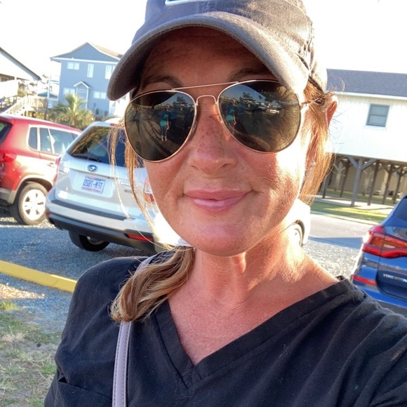 Meet your Posher, Kelly - Picture 2 of 3